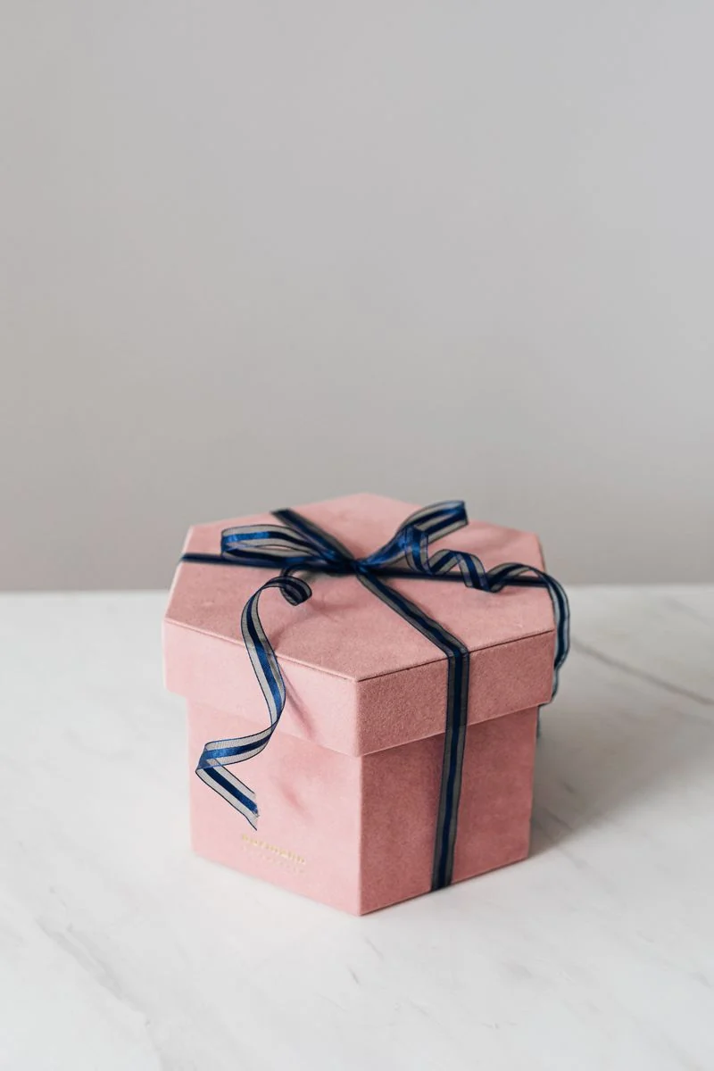 Corporate gifting packaging solution